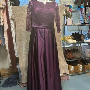 Elegant Purple Lace Evening Gown